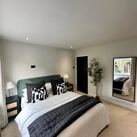 Convenient City House By Ankers Contractors Accommodation Manchester With Free Parking-3